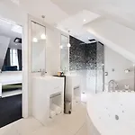 Vertigo Hotel, By Marriott, A Member Of Design 4*