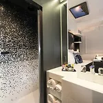 Vertigo Hotel, By Marriott, A Member Of Design فندق