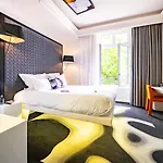 Vertigo Hotel, By Marriott, A Member Of Design فندق