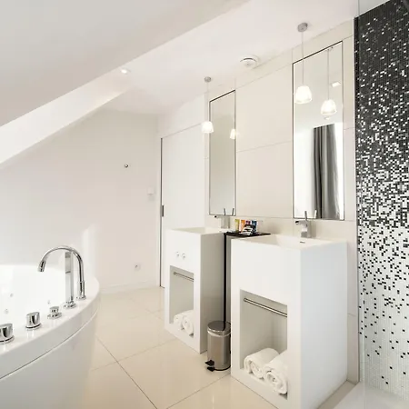 מלון Vertigo Hotel, By Marriott, A Member Of Design 4*