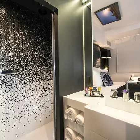 Vertigo Hotel, By Marriott, A Member Of Design מלון