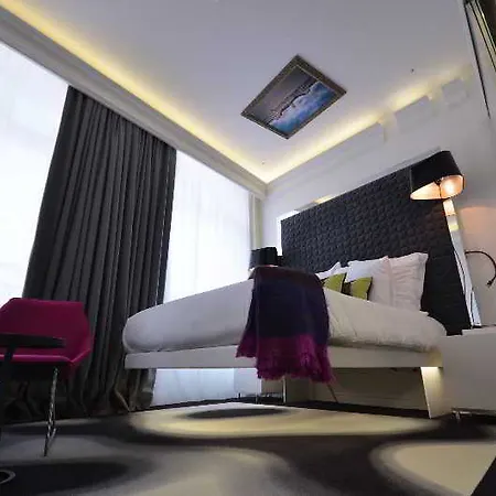 Vertigo Hotel, By Marriott, A Member Of Design מלון