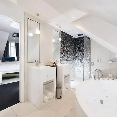Vertigo Hotel, By Marriott, A Member Of Design Hotel 4*